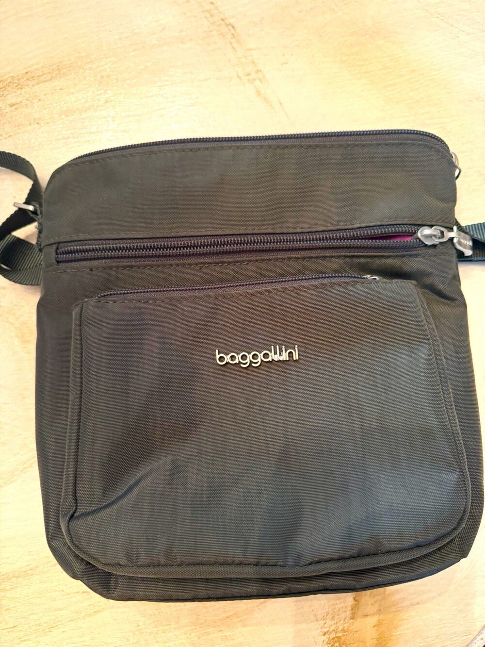 Baggallini dark grey modern pocket Crossbody Bag Zip Closure Adjustable strap